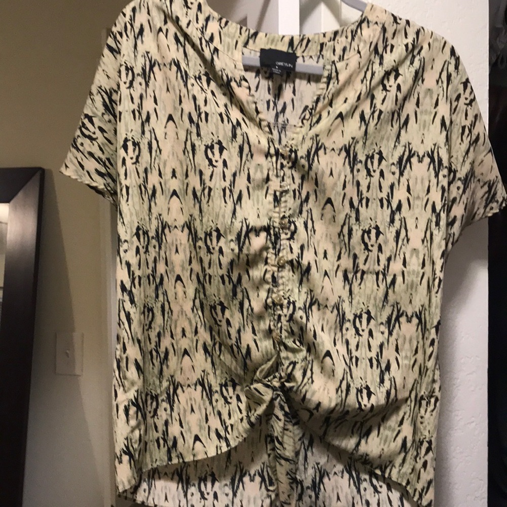 Short sleeve tie shirt